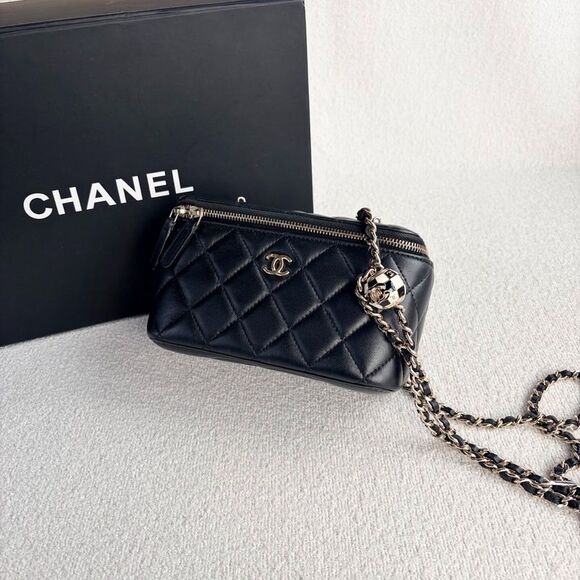 Chanel Women Pre-Loved Bag Very Good Condition - Picture 4 of 9